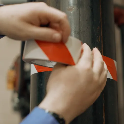 3M 767i Nastro vinilico a bande bianco e rosse per marcatura 3M 767i Nastro vinilico a bande bianco e rosse per marcatura